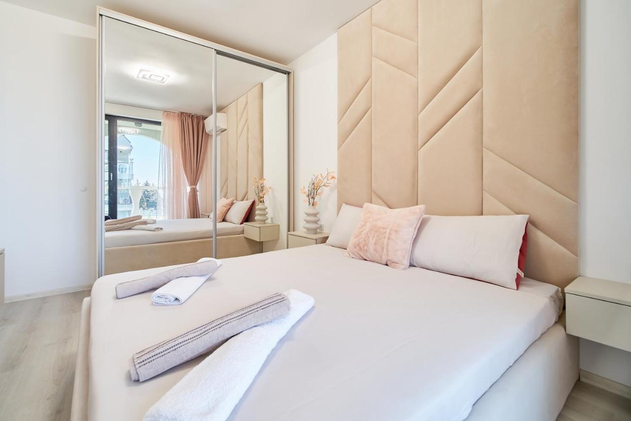Mediterranea Complex - Luxury Apartment With Sea & Pool View! Varna Buitenkant foto
