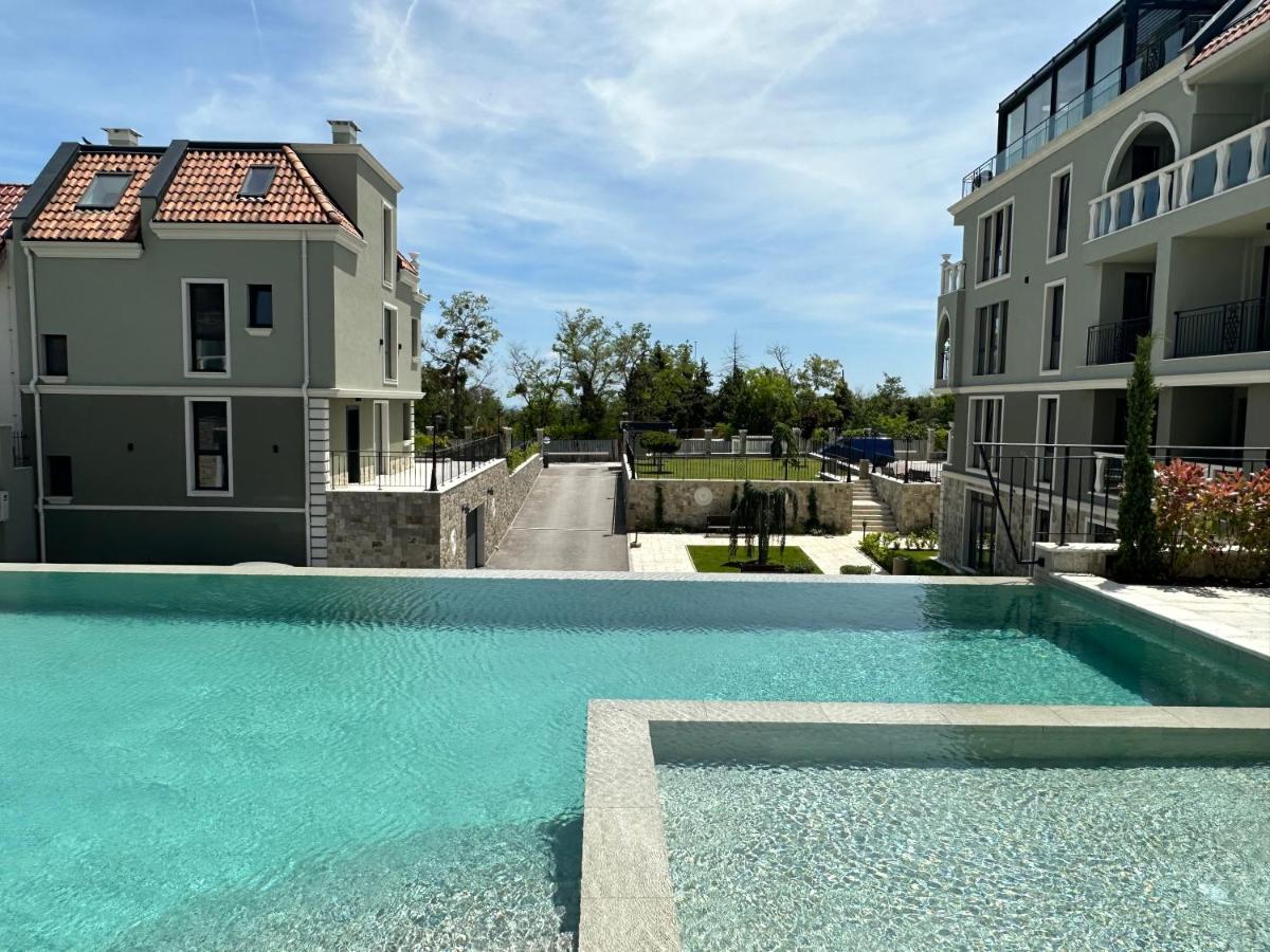 Mediterranea Complex - Luxury Apartment With Sea & Pool View! Varna Buitenkant foto